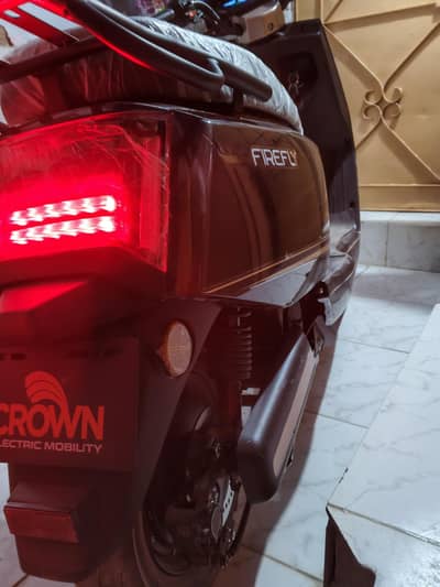 Crown firefly with safety guards /electric scooter/scooty