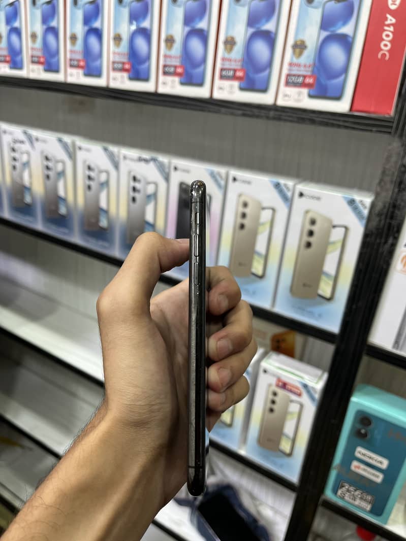 Apple iPhone X 3