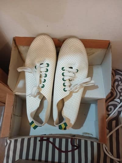 white imported snikkers for girls/women