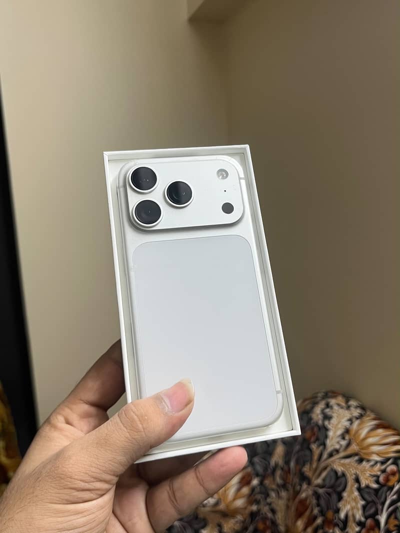 Apple iPhone 17 Pro 0