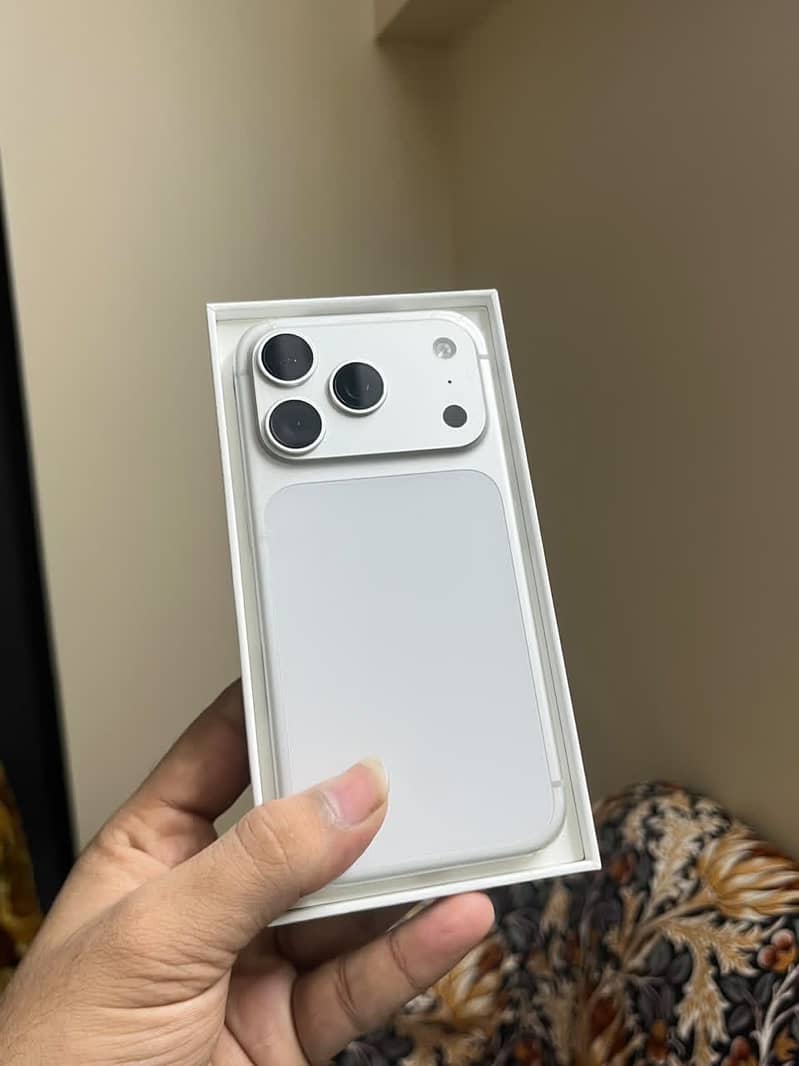 Apple iPhone 17 Pro 1