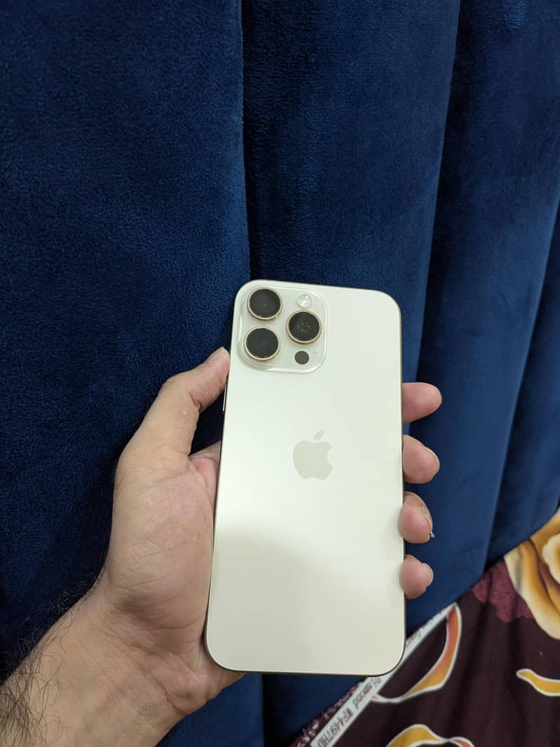 Apple iPhone 16 Pro Max 0