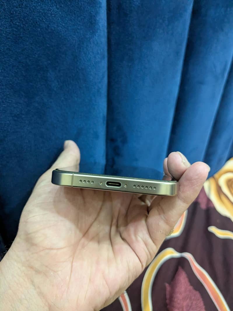 Apple iPhone 16 Pro Max 2