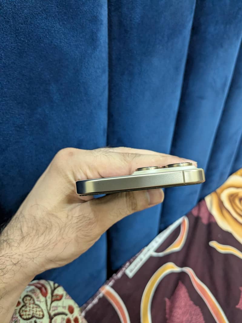 Apple iPhone 16 Pro Max 3