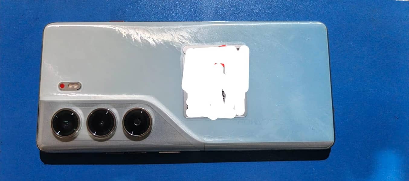 Tecno CAMON 40 Pro 1