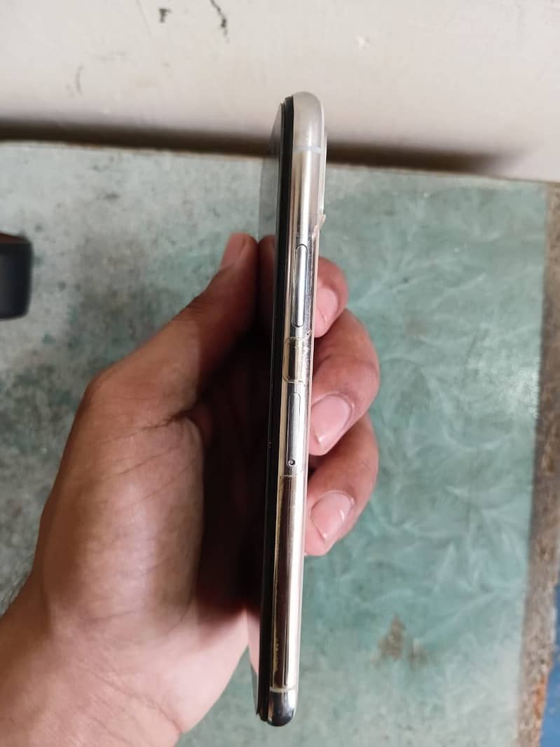 Apple iPhone X 5