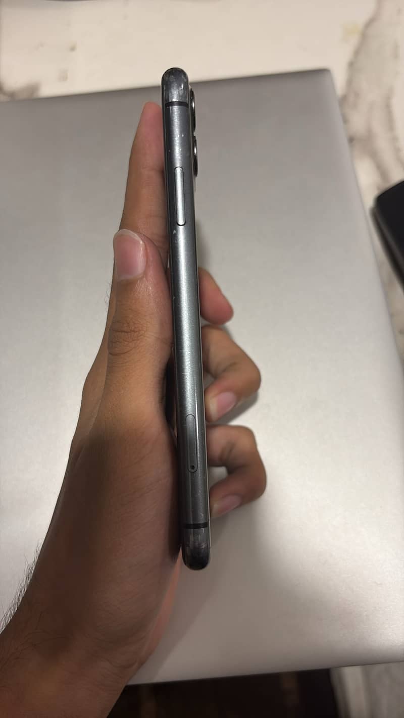 Apple iPhone 11 3