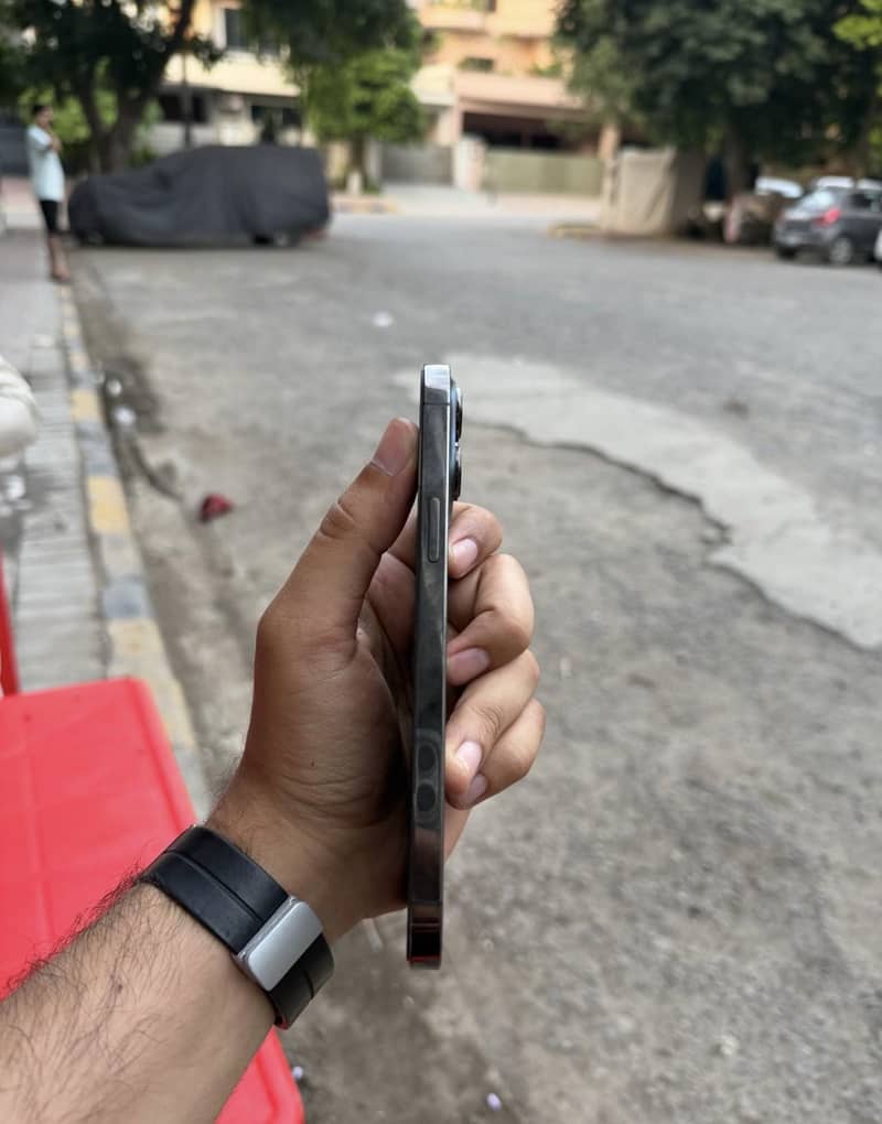 iPhone 13 Pro Max 1