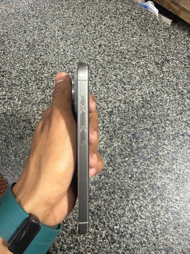 Apple iPhone 15 Pro 0