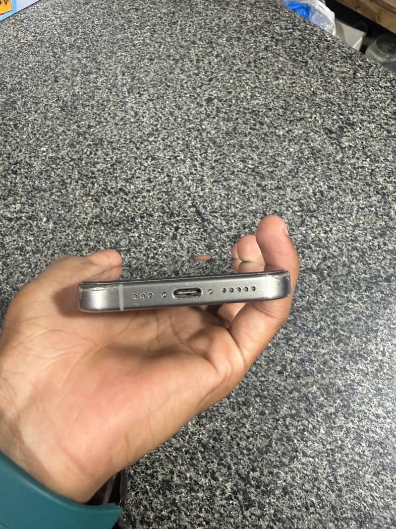 Apple iPhone 15 Pro 3