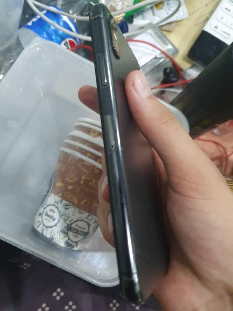 Apple iPhone X 3