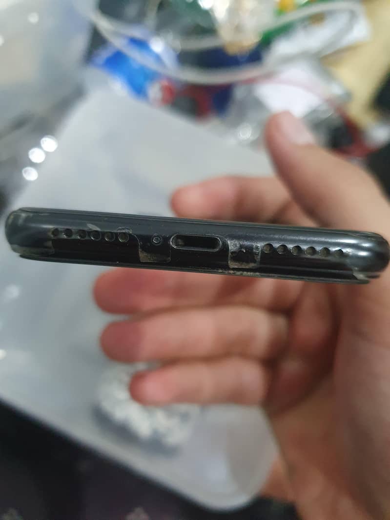 Apple iPhone X 4
