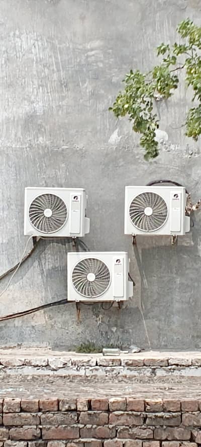 Gree 1.5 ton ac 3 month use onlly