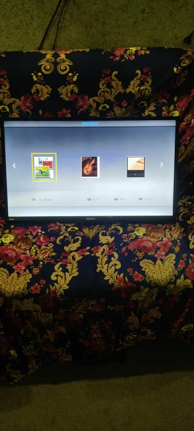 LCD tv 32 inch original Orient ki hai