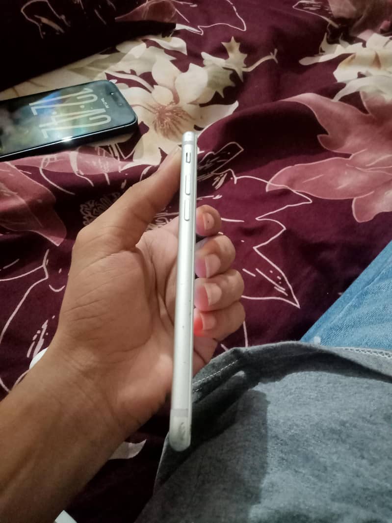 Apple iPhone 7 1