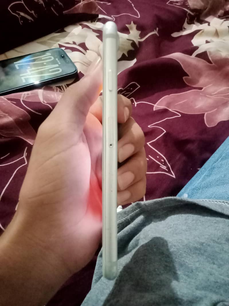 Apple iPhone 7 3