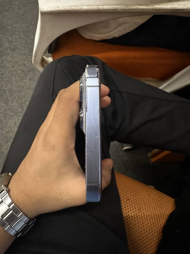 Apple iPhone 13 Pro Max 2