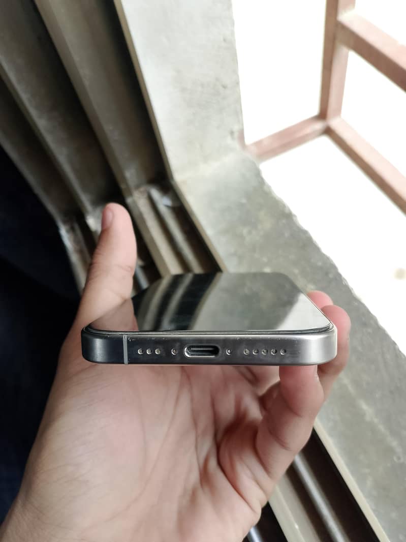 Apple iPhone 15 Pro 2