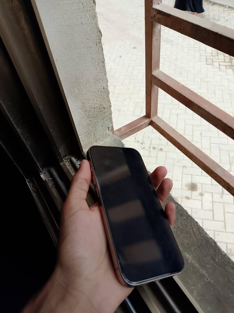 Apple iPhone 15 Pro 6