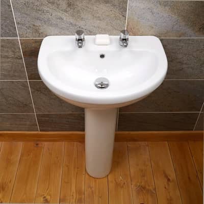 2 tap hole basin