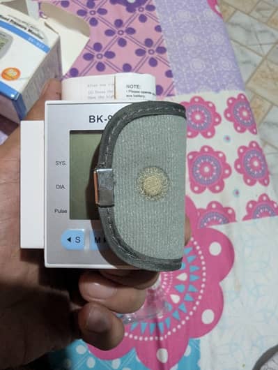 wrist digital blood pressure monitor