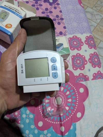 wrist digital blood pressure monitor