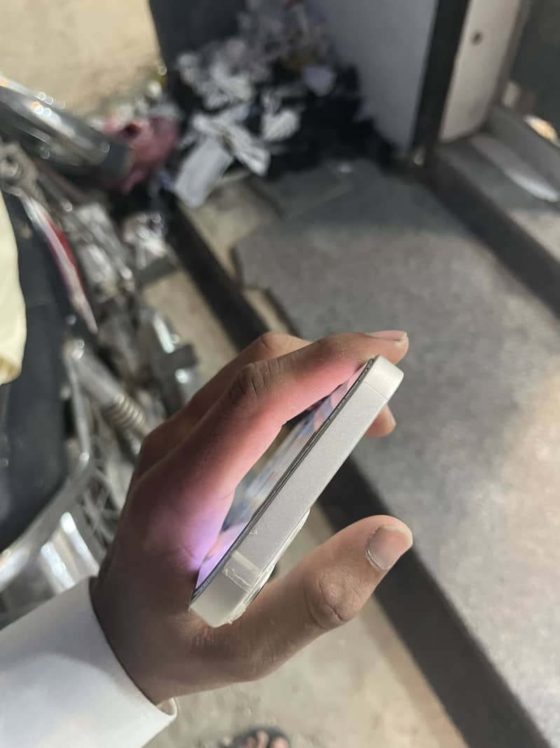 Apple iPhone 13 mdm 3