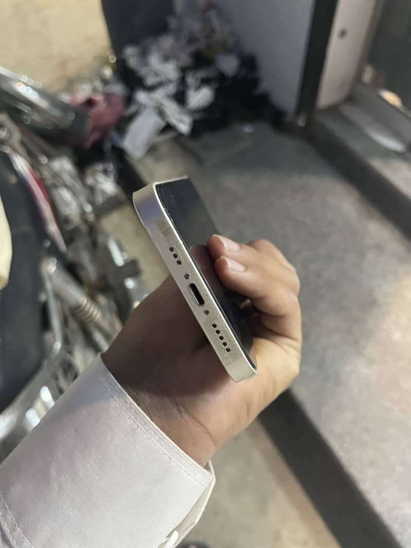 Apple iPhone 13 mdm 4