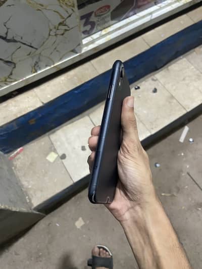 I am selling iPhone xr