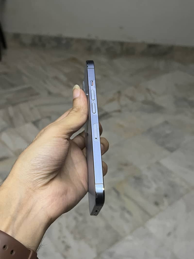 iPhone 13 Pro 4