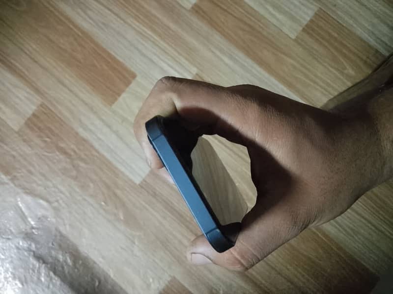 Apple iPhone 13 2