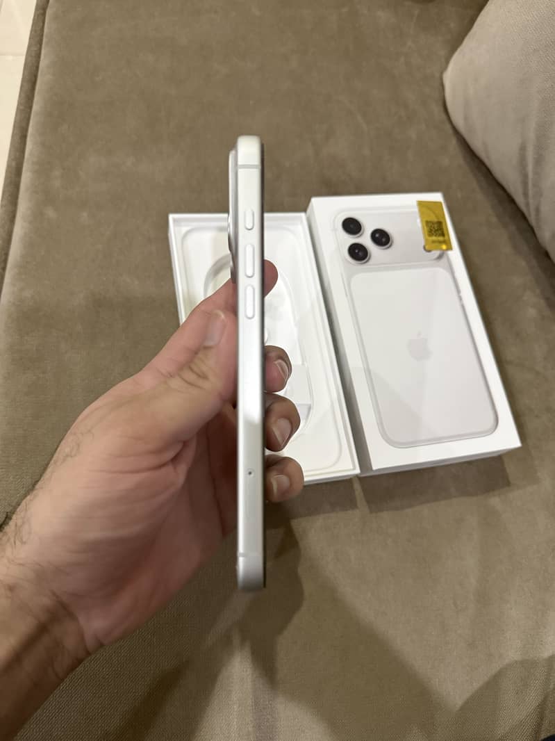 iPhone 17 Pro Max 2