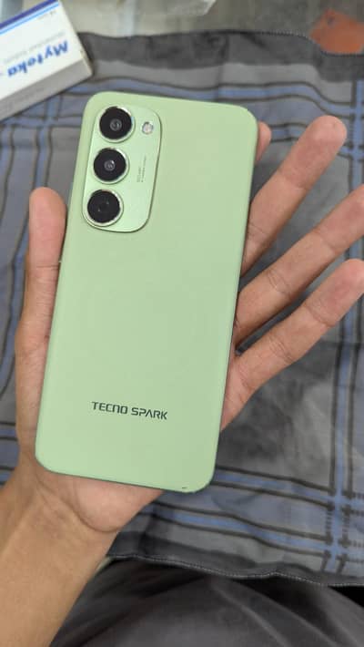 Tecno spark 40 pro plus