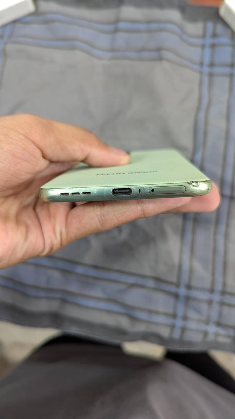 Tecno spark 40 pro plus 4