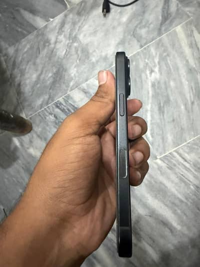 Apple iPhone 16