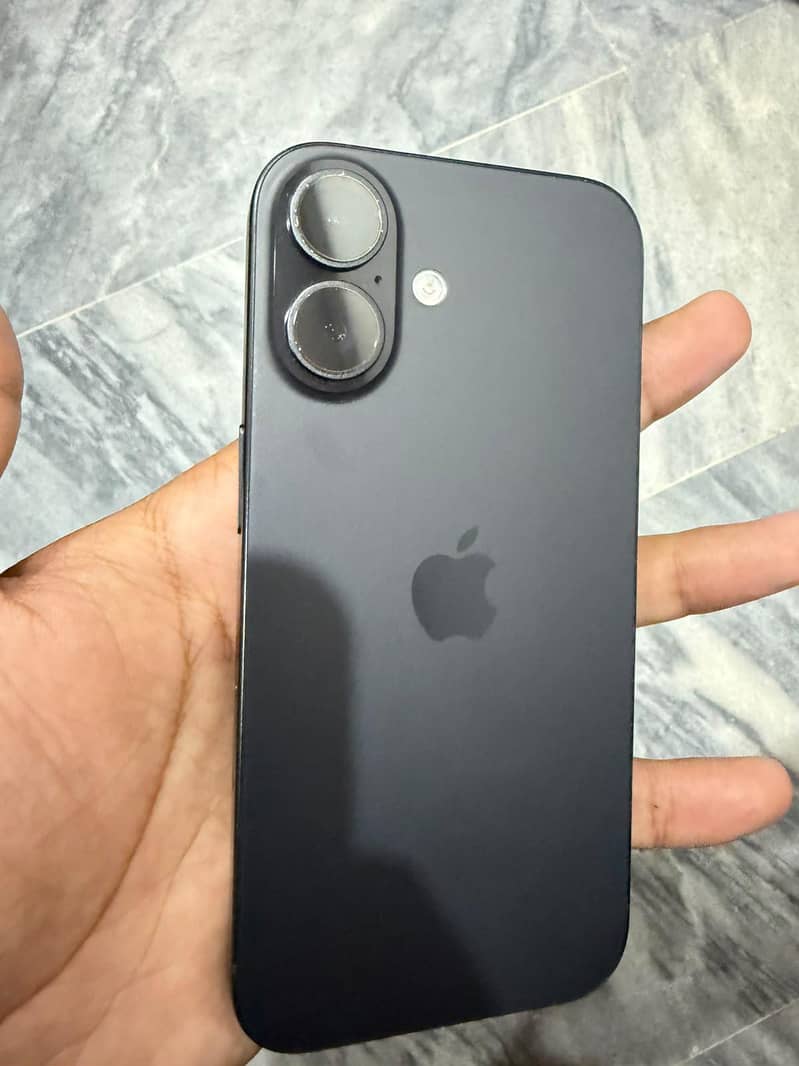 Apple iPhone 16 2