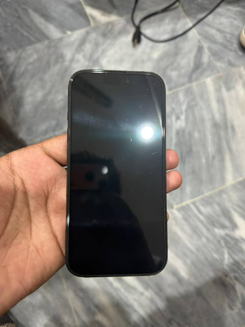 Apple iPhone 16 3