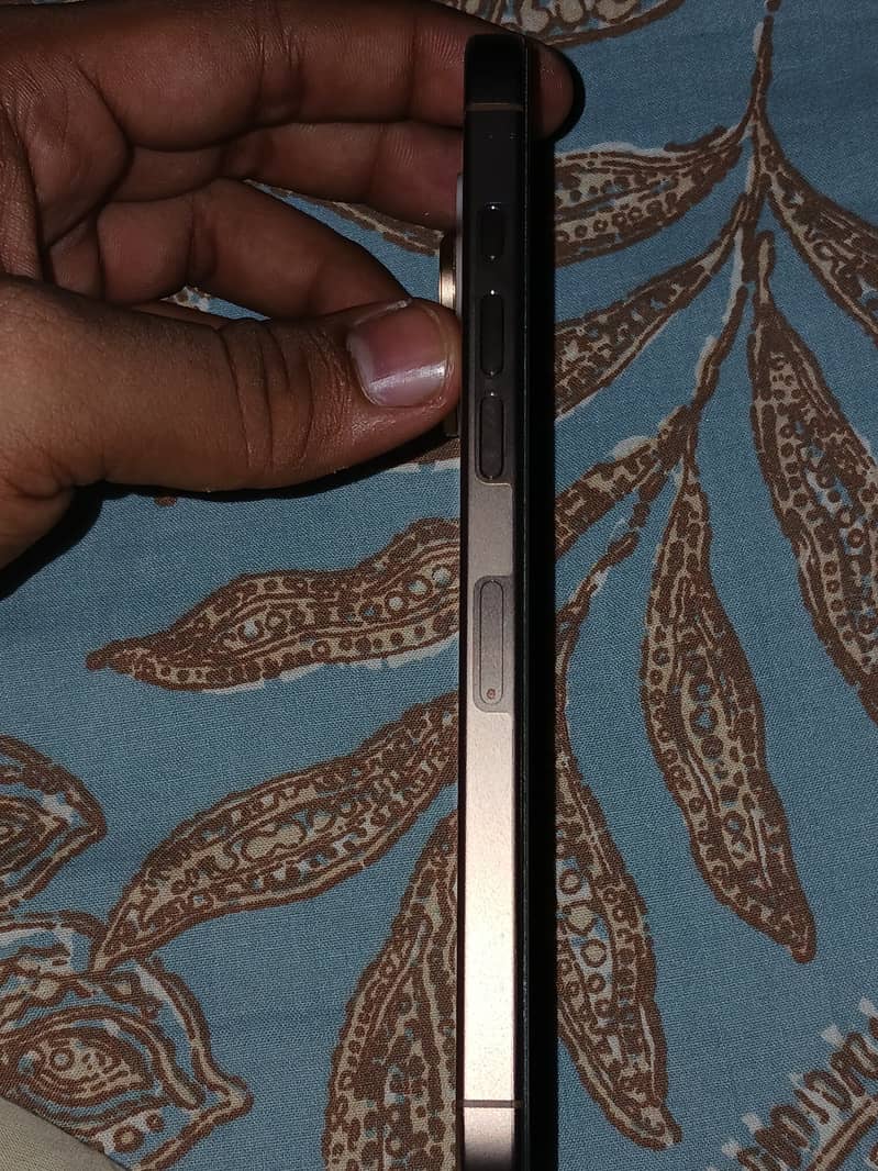 Iphone 16 pro max 3