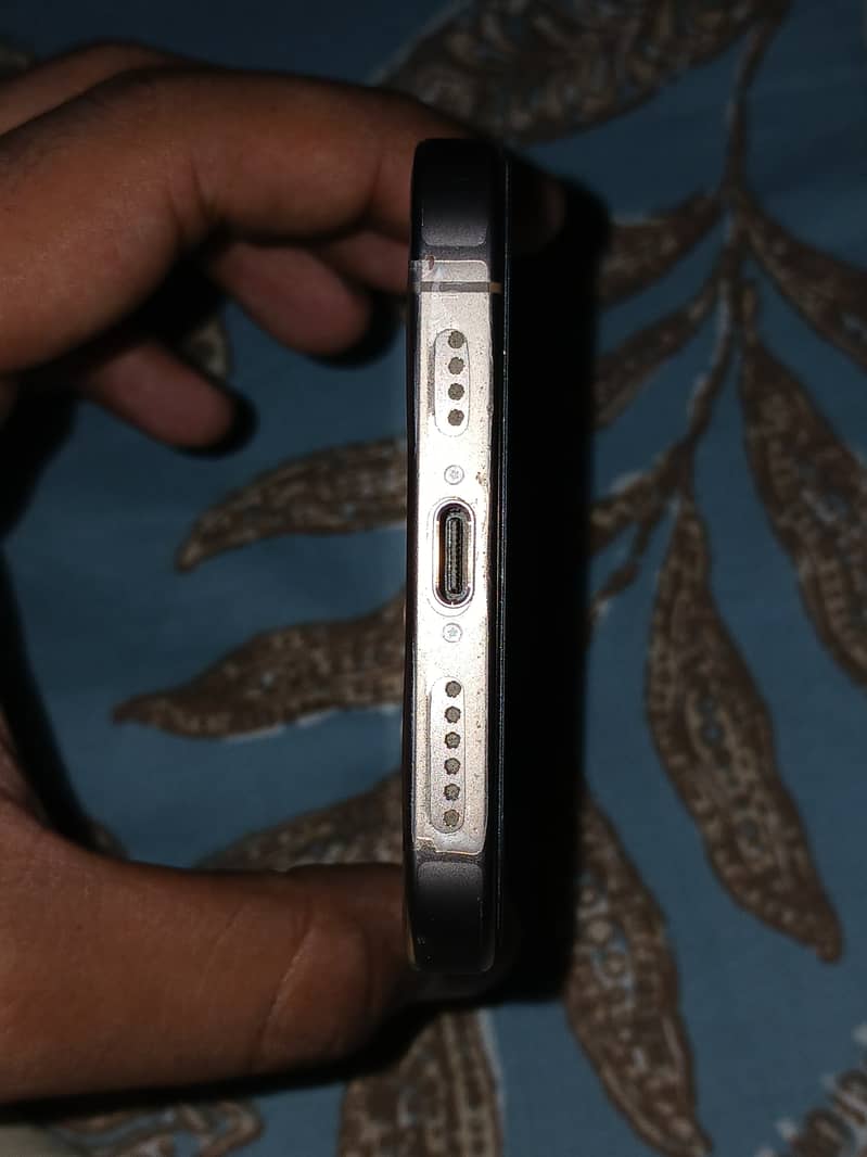 Iphone 16 pro max 4