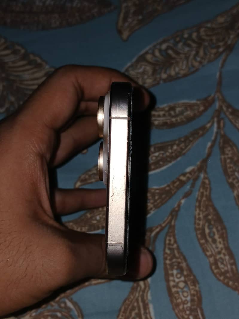 Iphone 16 pro max 5