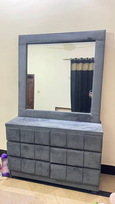 STYLISH DRESSER MIRROR