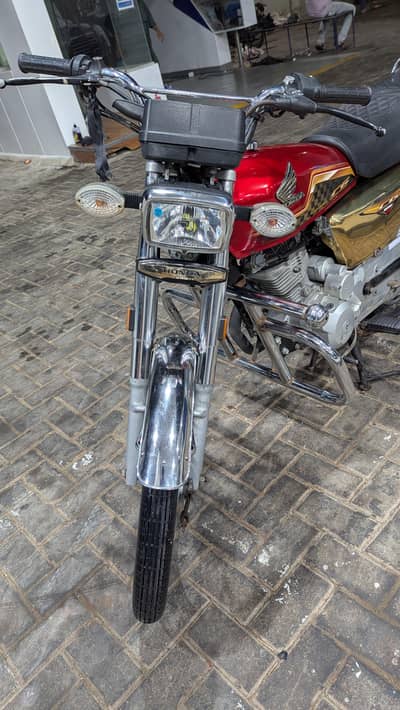 Honda C. g 125 Special edition 5 stroke gold (03112823065)