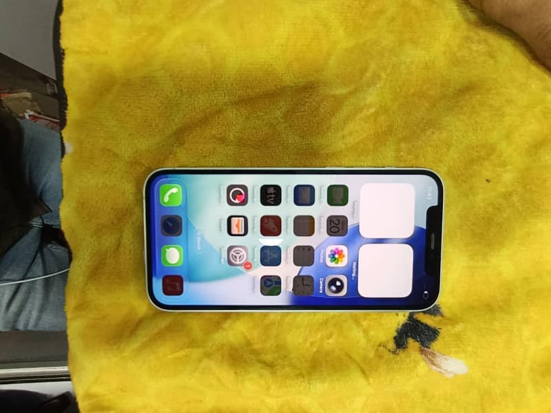 Apple iPhone 12 4