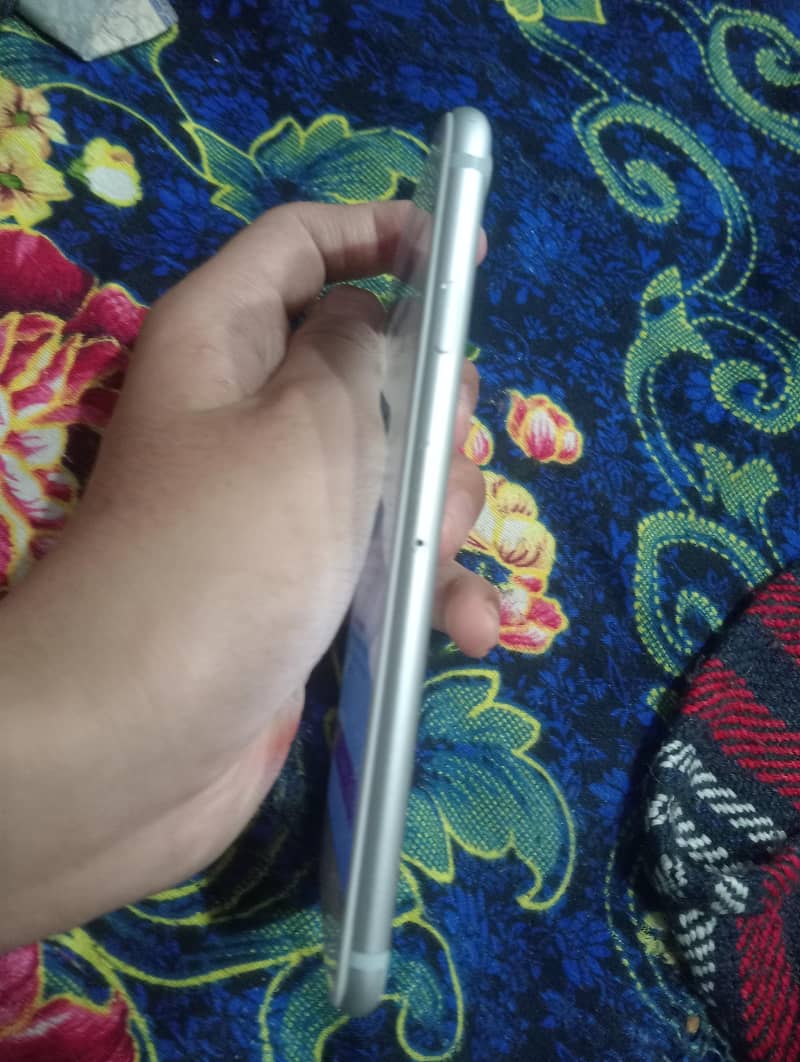 Apple iPhone 7 1