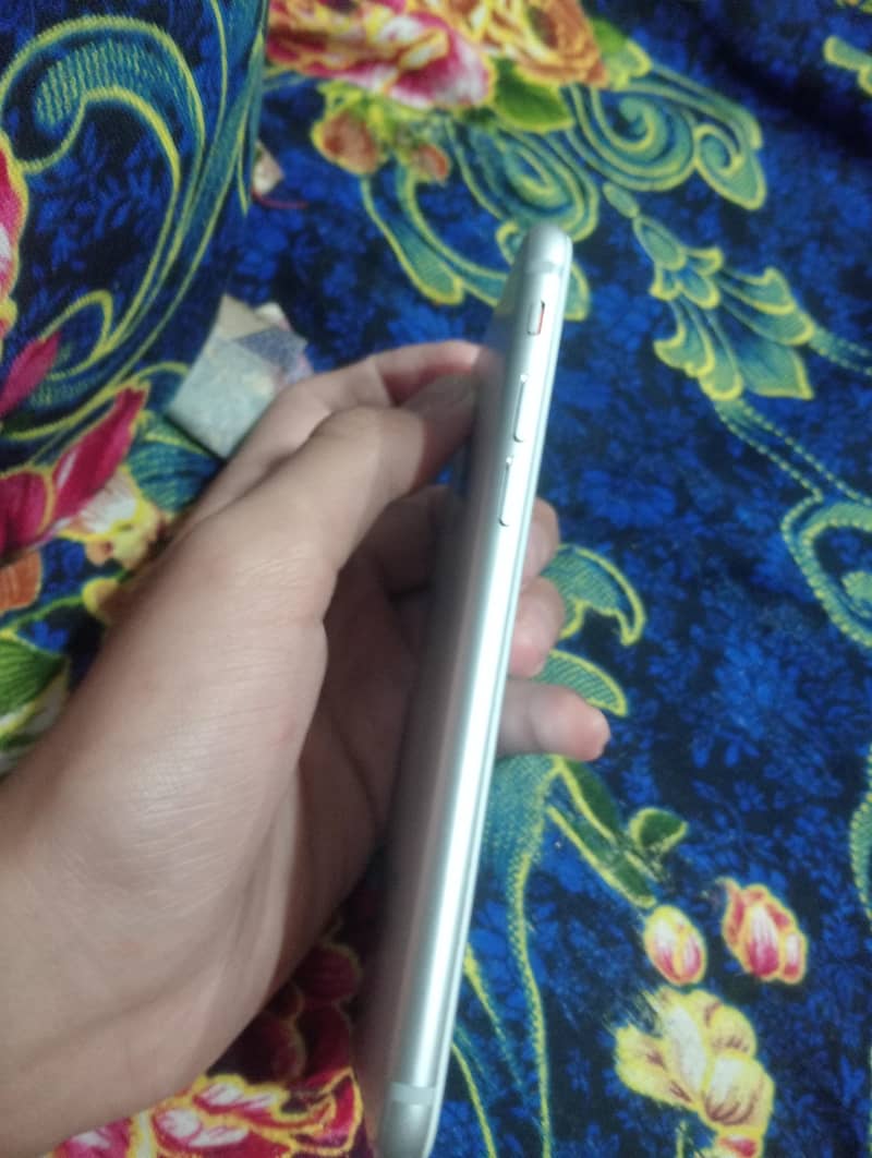 Apple iPhone 7 2