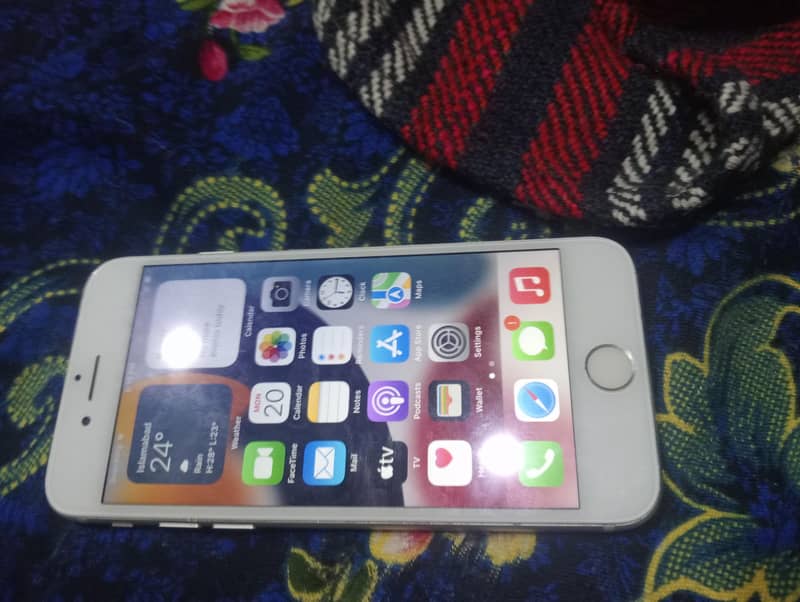 Apple iPhone 7 3