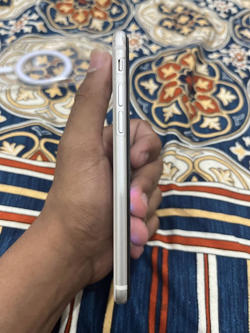 Ipone se 2020 3