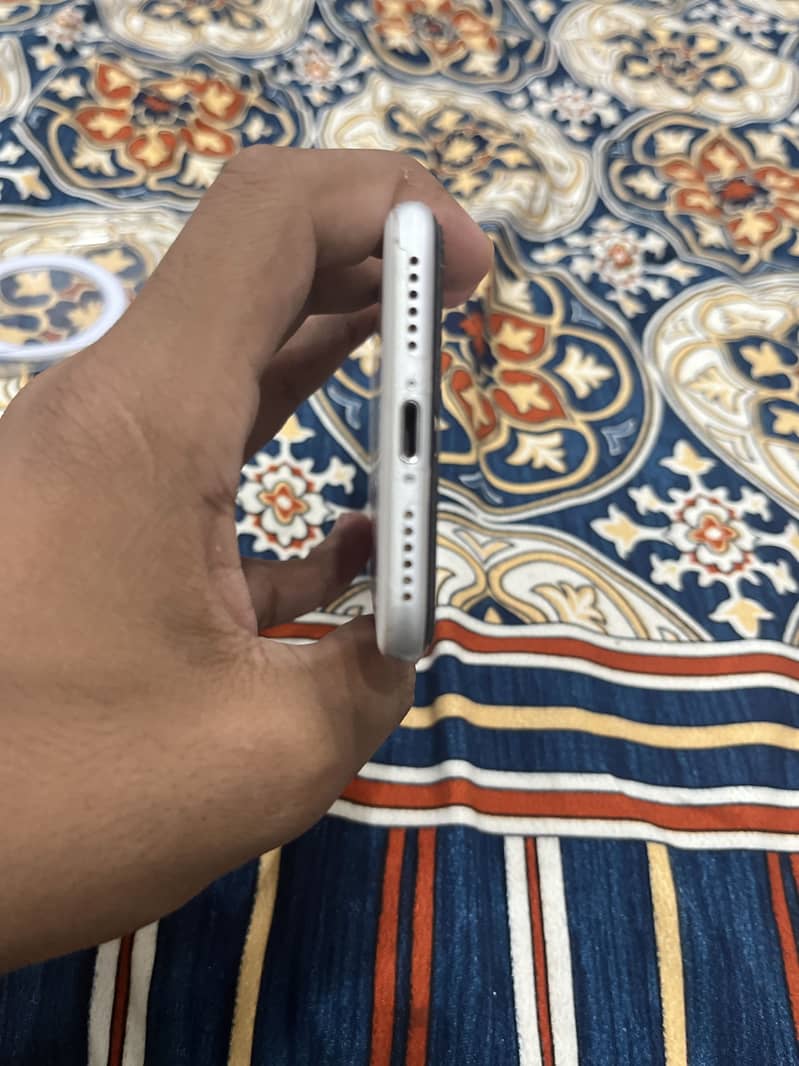 Ipone se 2020 4