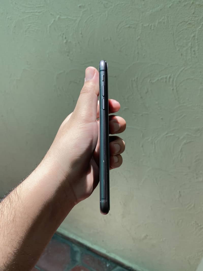 Apple iPhone 11 10