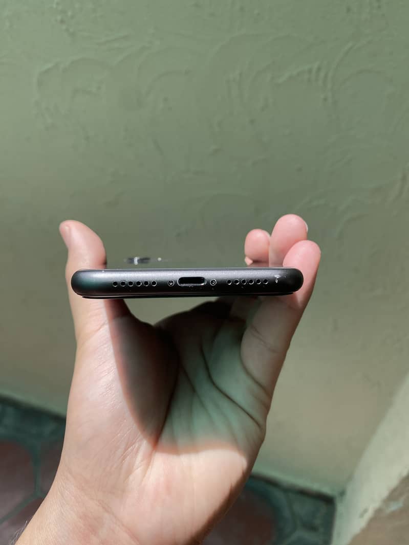 Apple iPhone 11 13